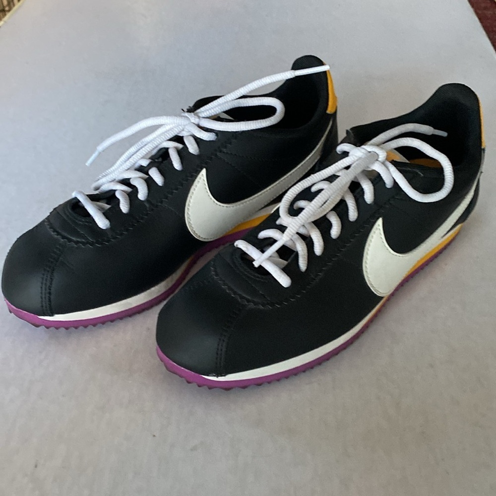 Nike Cortez Women’s Black Sneakers Size 7 US